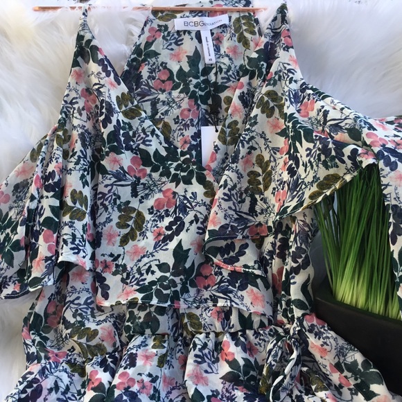 ❤️NWT BCBGeneration floral cold shoulder dress - Picture 2 of 3